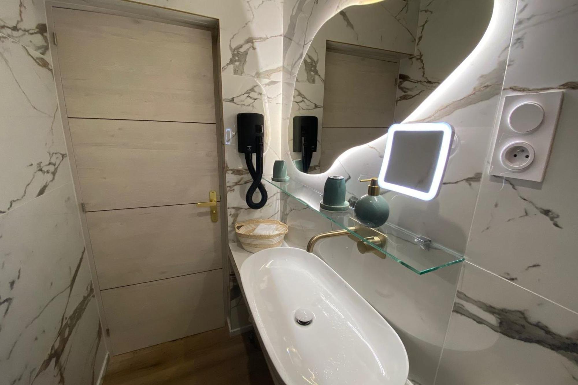 19a - The Seventh Heaven Cocoon Lover Apartment