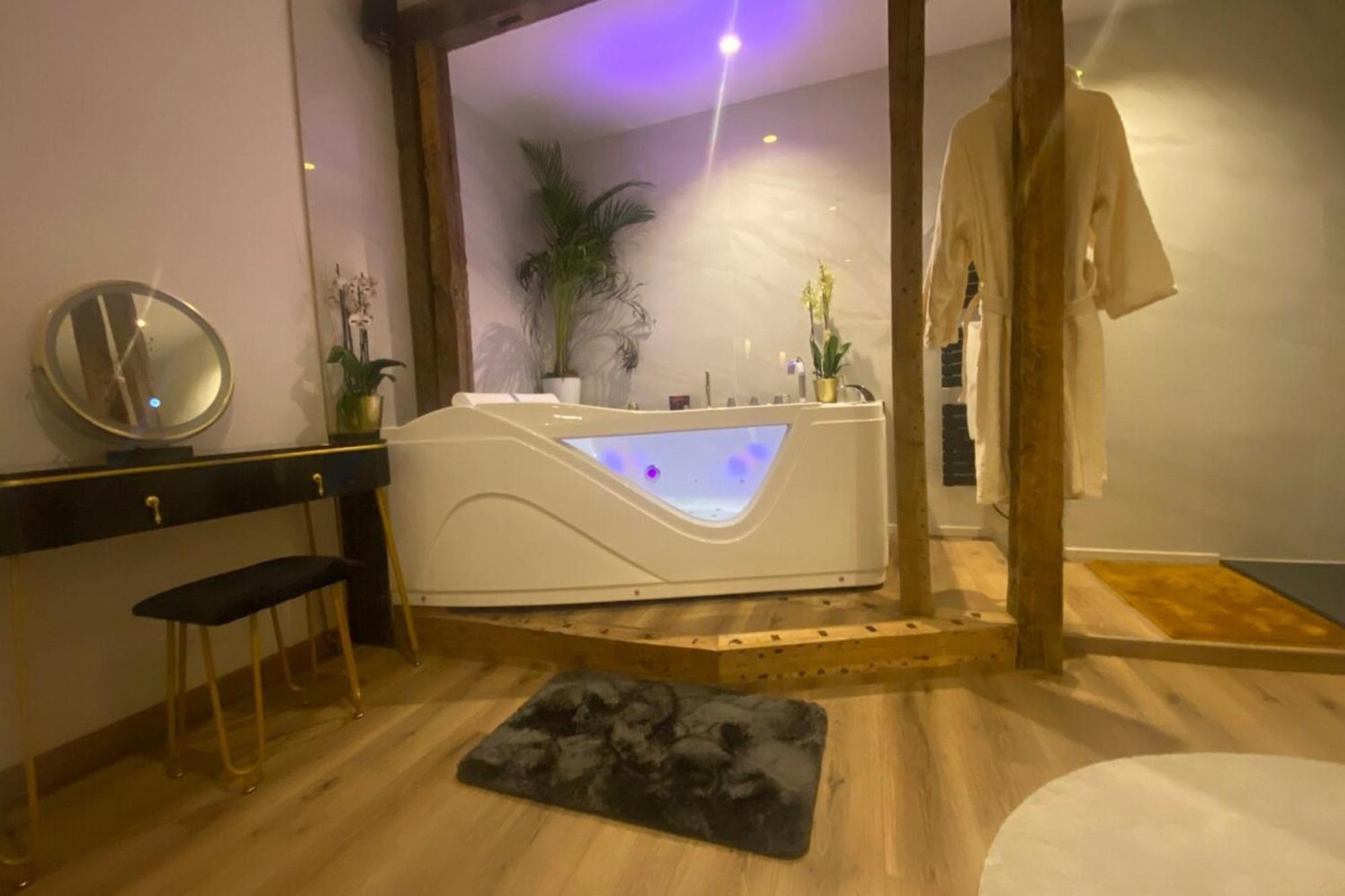 Apartment 19a - The Seventh Heaven Cocoon Lover *